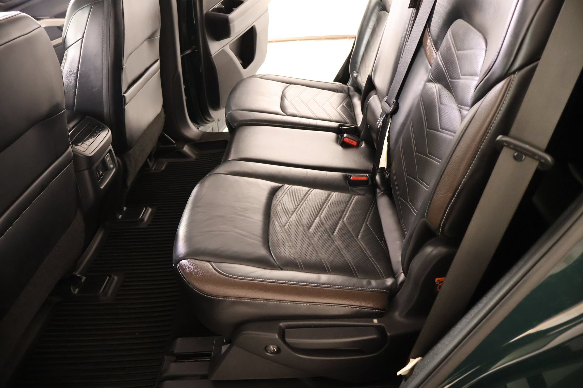 Used 2023 Nissan Pathfinder Platinum w/ Cargo Package FWD image 13