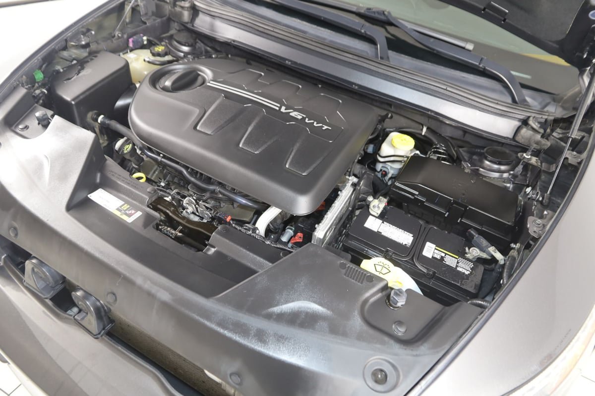 Used 2018 Jeep Cherokee Overland AWD/4WD image 17