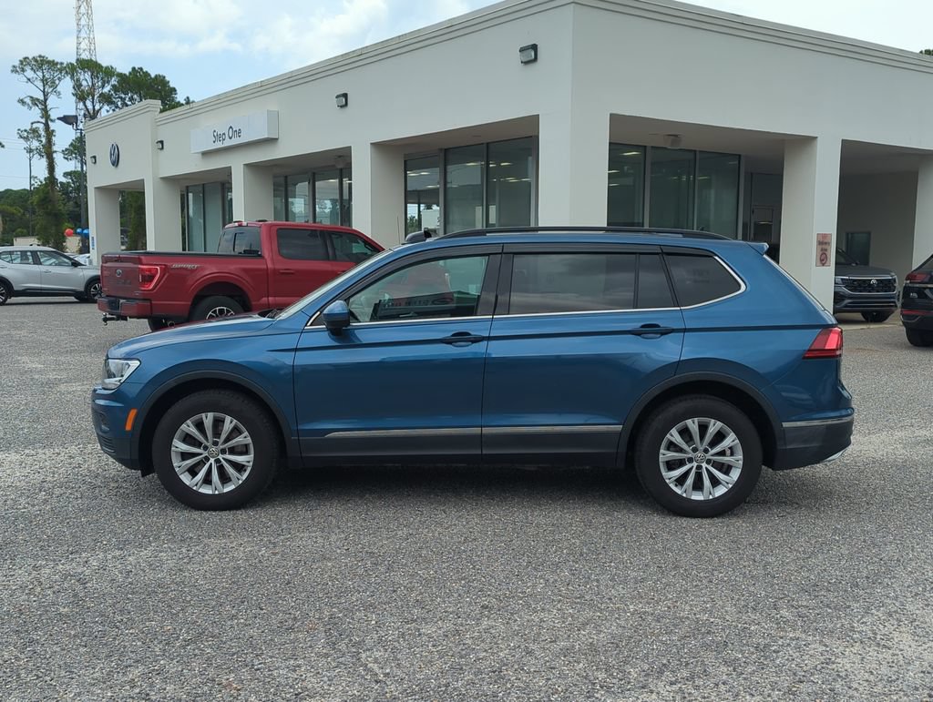 Used 2018 Volkswagen Tiguan SE w/ Panoramic Sunroof Package FWD image 4