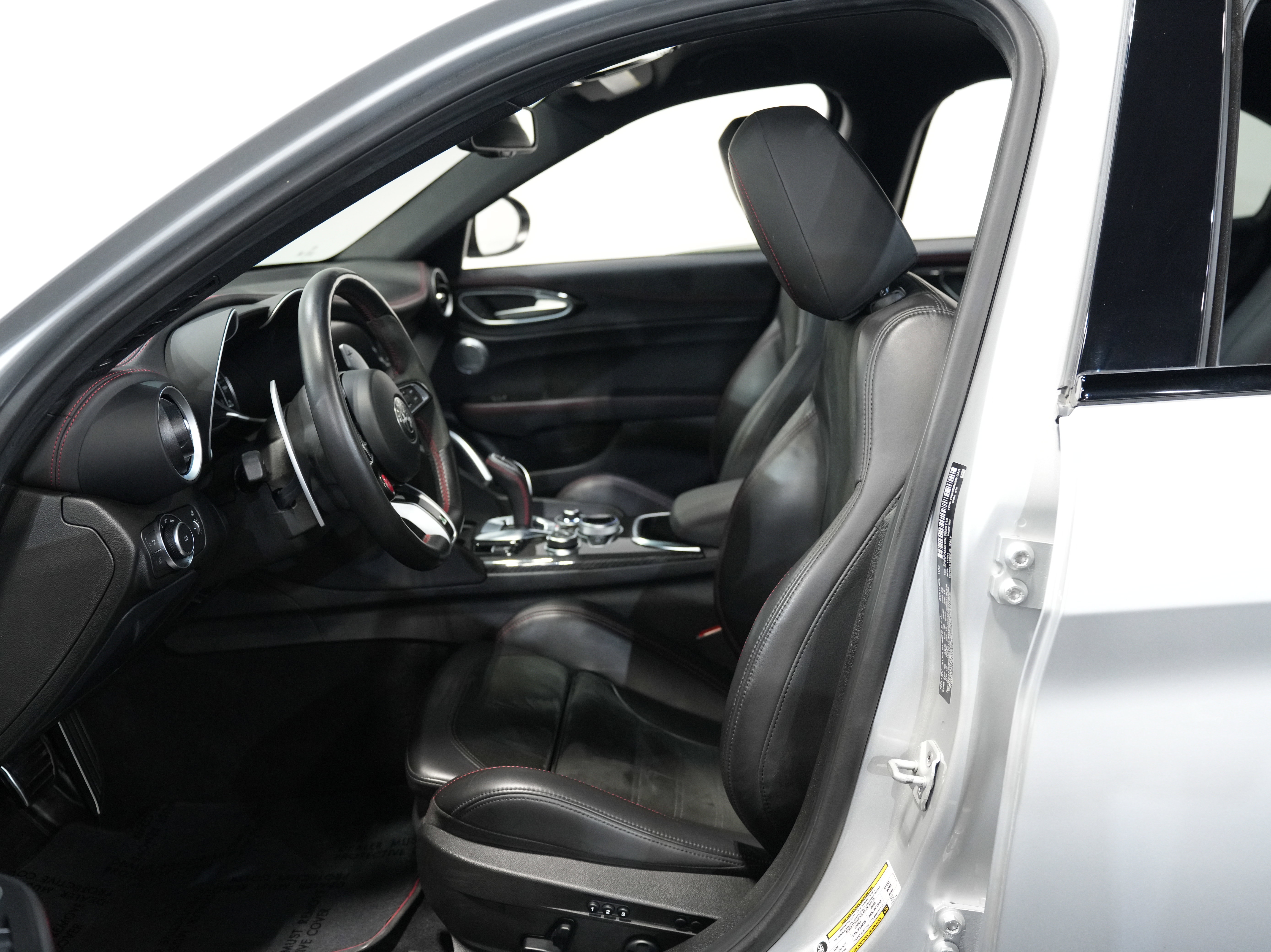 Used 2020 Alfa Romeo Giulia Quadrifoglio w/ Nero Edizione image 33