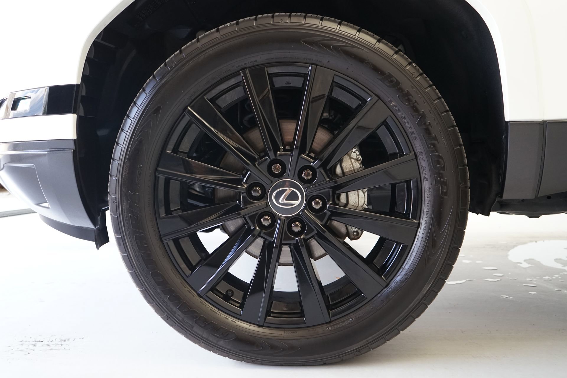 Used 2024 Lexus GX 550 w/ Accessory Package (31) image 37