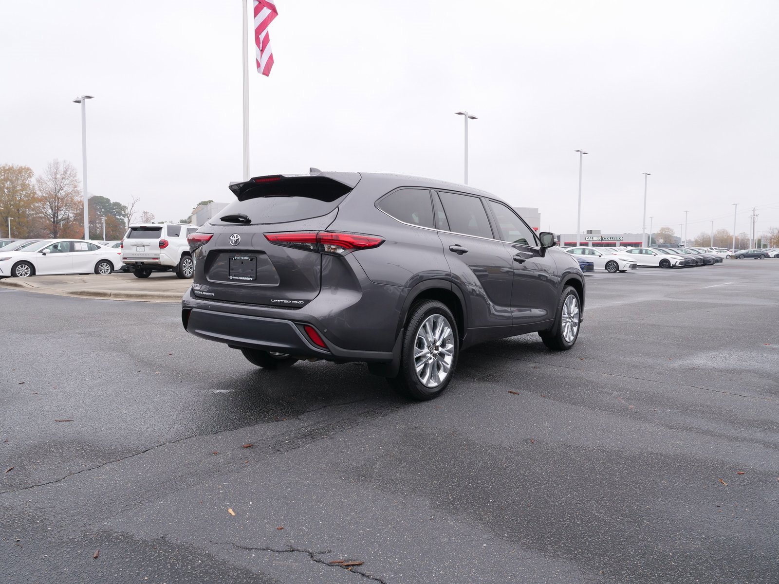 Used 2023 Toyota Highlander Limited image 4