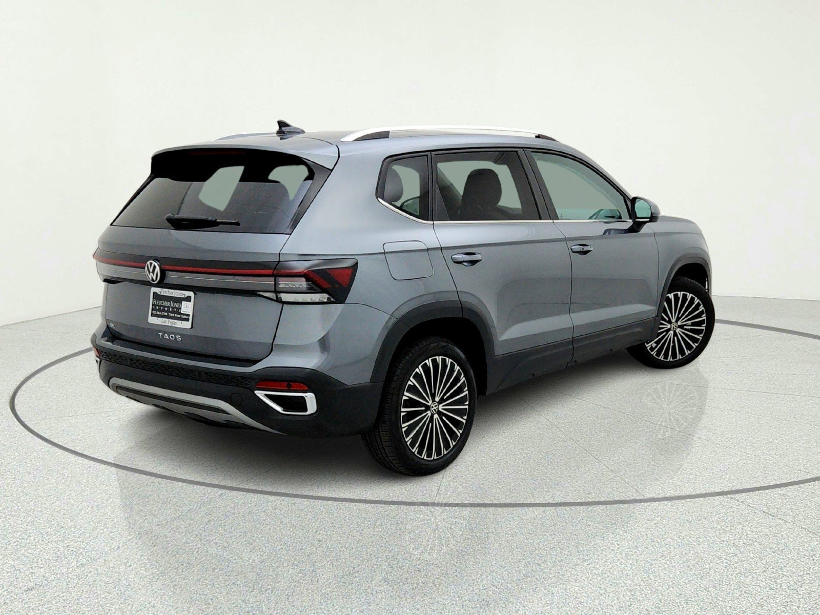 Used 2025 Volkswagen Taos SE FWD image 9