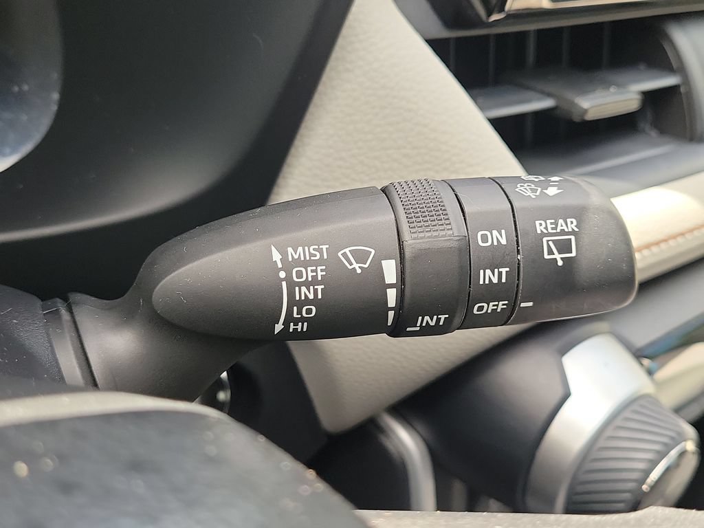 Used 2021 Toyota RAV4 XLE FWD image 12