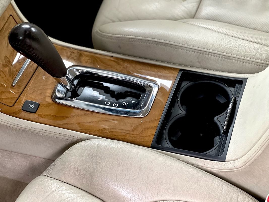 Used 2011 Cadillac DTS Platinum image 36