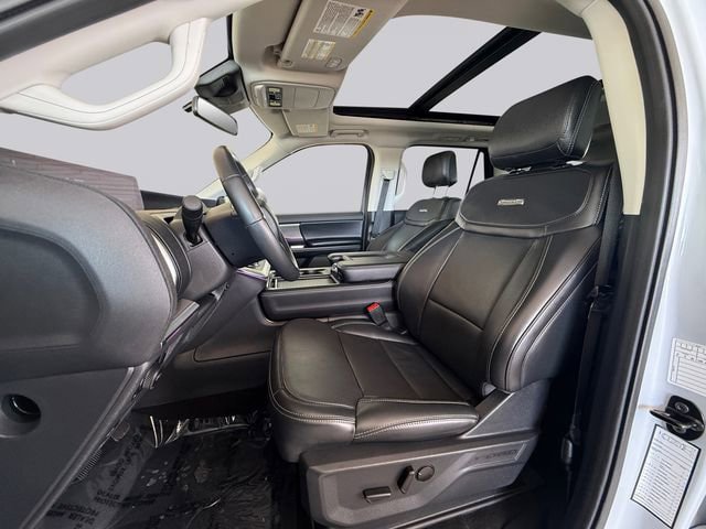 Used 2025 Ford Expedition Platinum AWD/4WD image 10