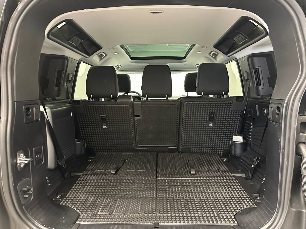 Used 2025 Land Rover Defender 110 S image 18