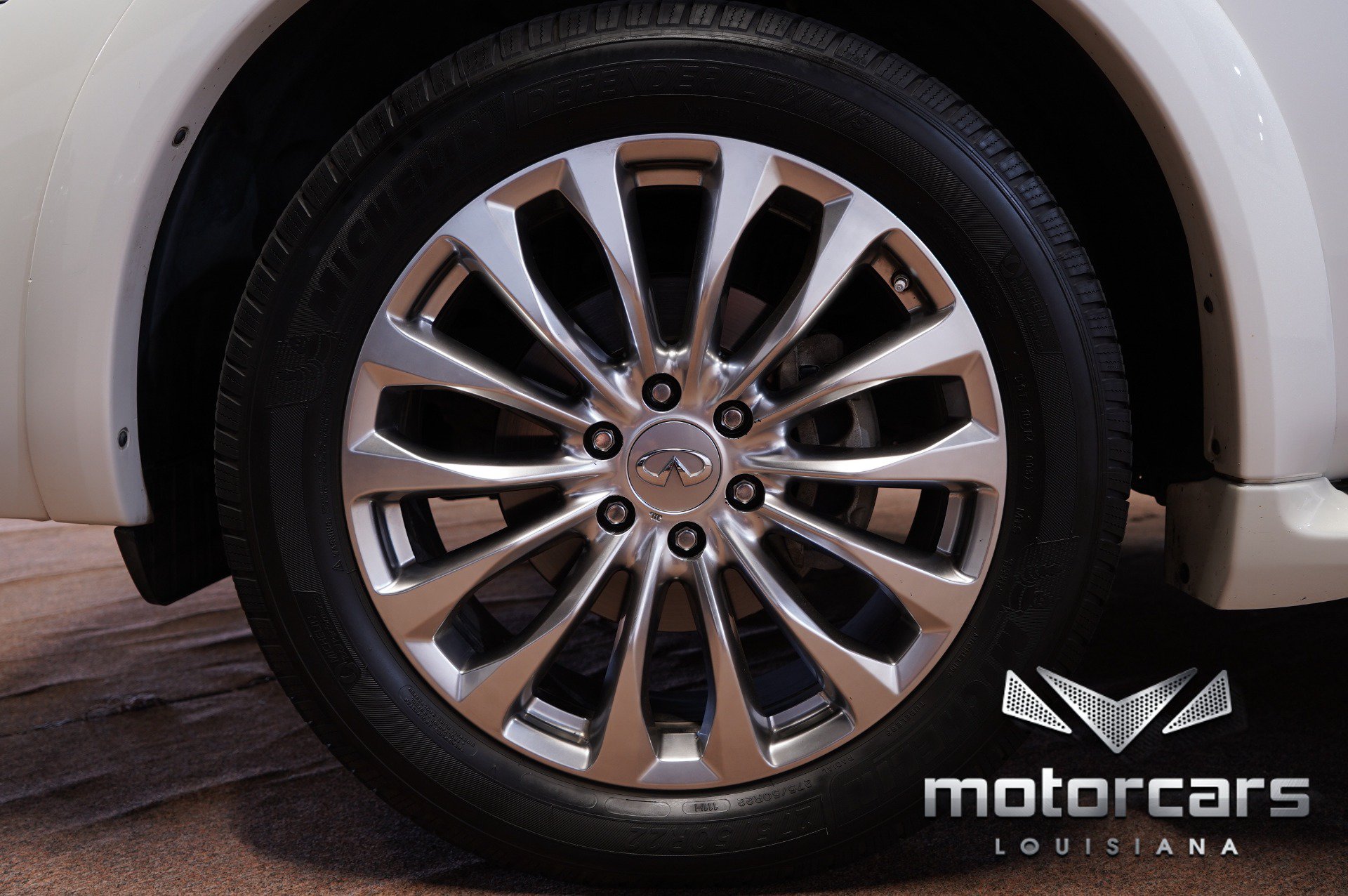 Used 2017 INFINITI QX80 2WD w/ Deluxe Technology Package image 16