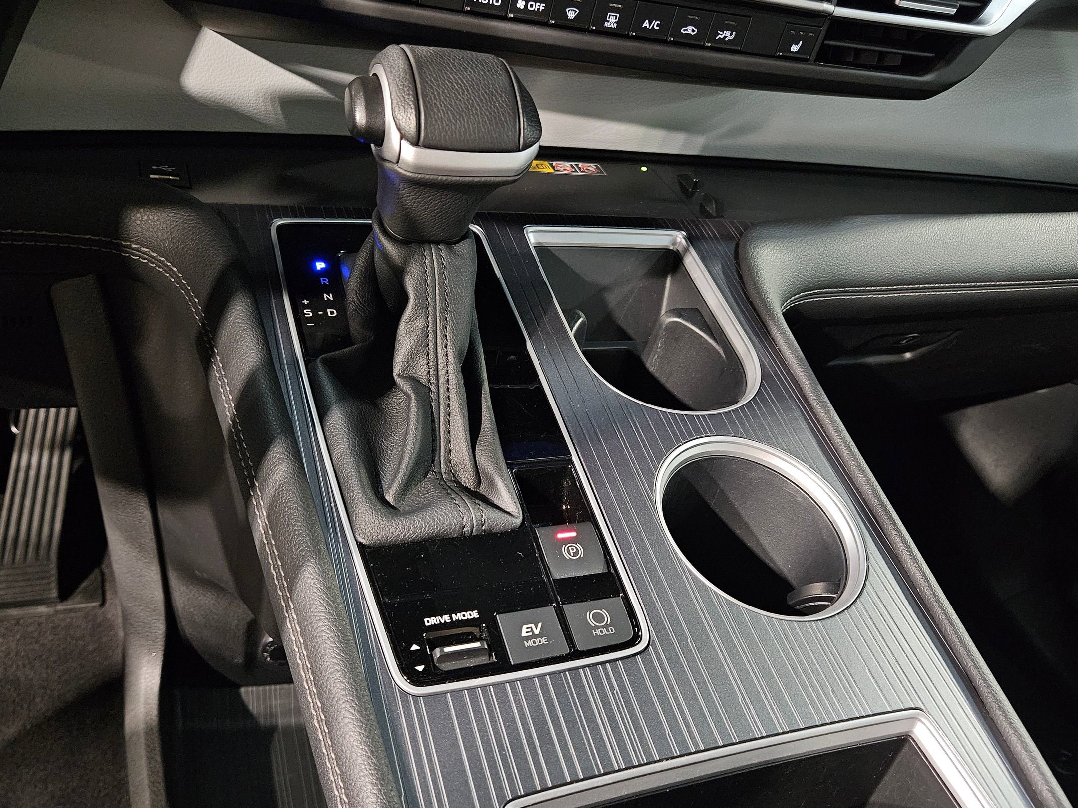 Certified 2025 Toyota Sienna XLE image 33