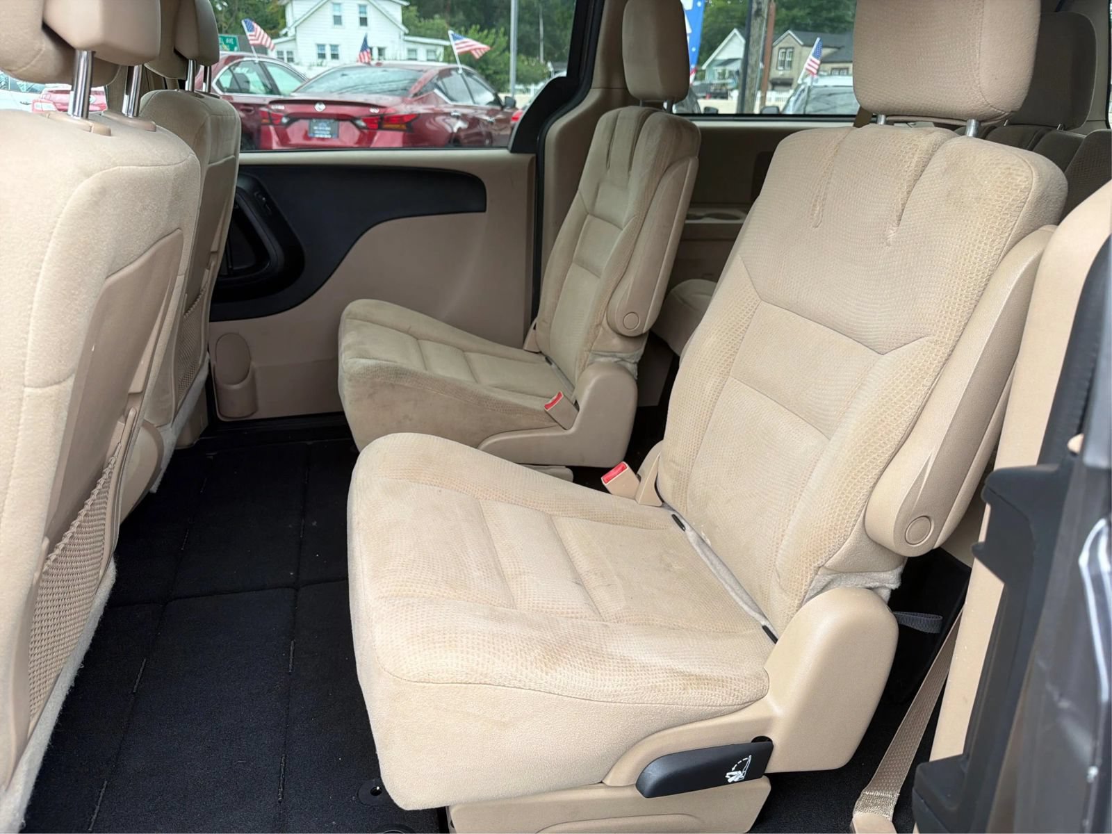 Used 2016 Dodge Grand Caravan SXT w/ UConnect Hands-Free Group FWD image 10
