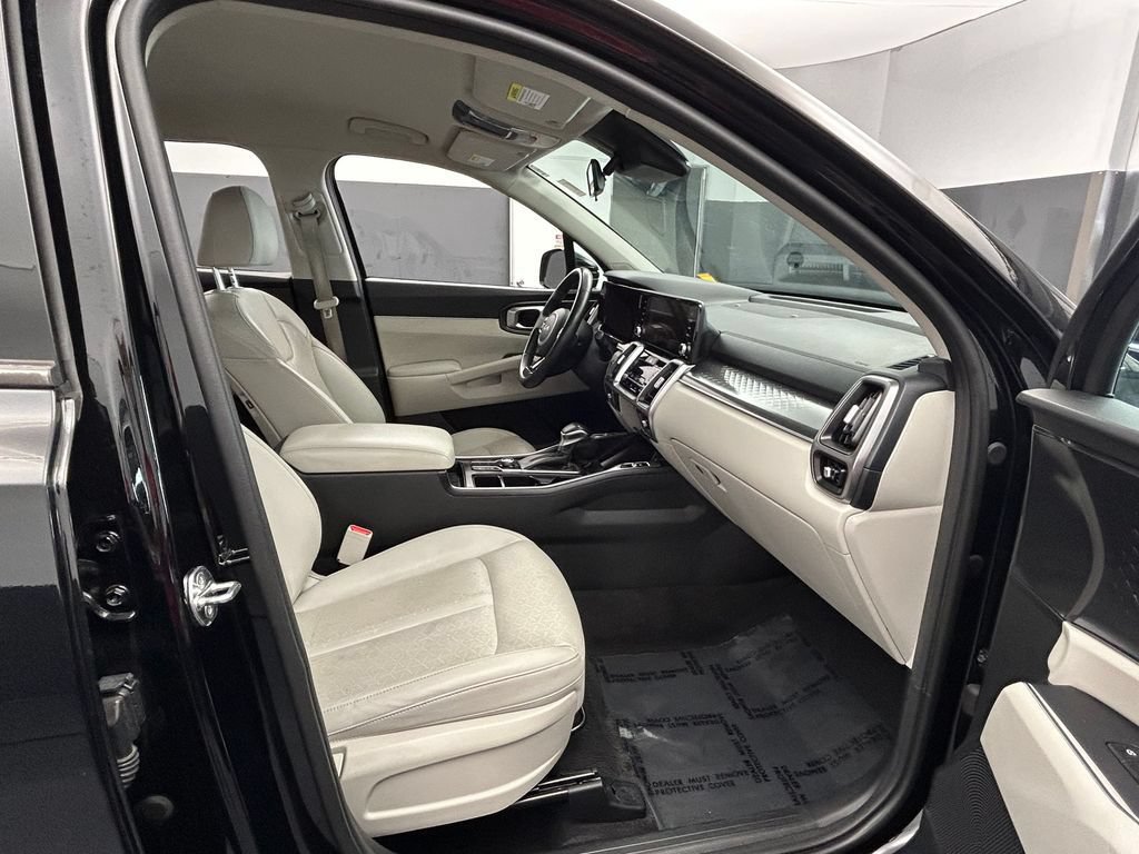 Used 2023 Kia Sorento S FWD image 12