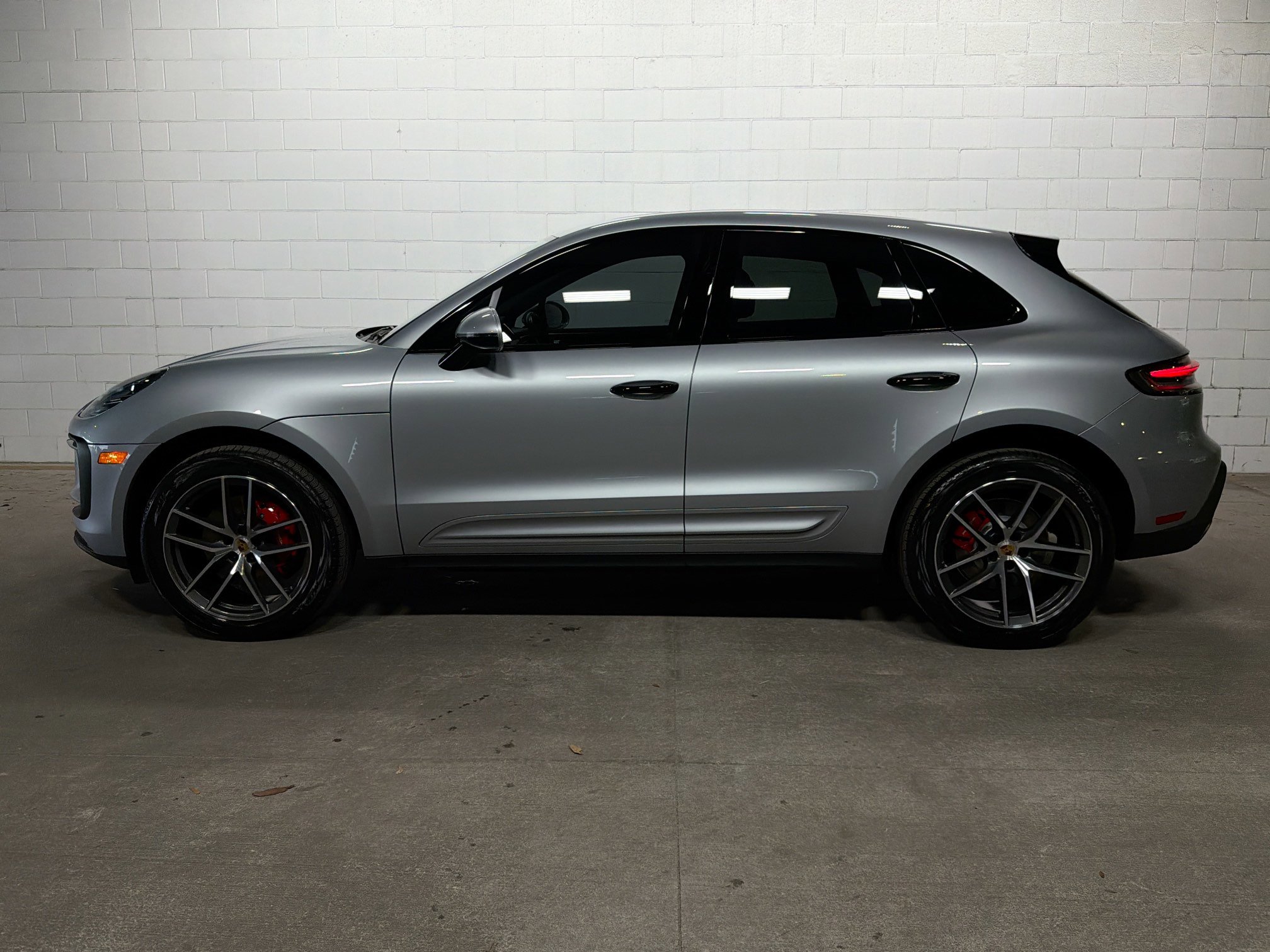 Certified 2022 Porsche Macan S AWD/4WD image 2