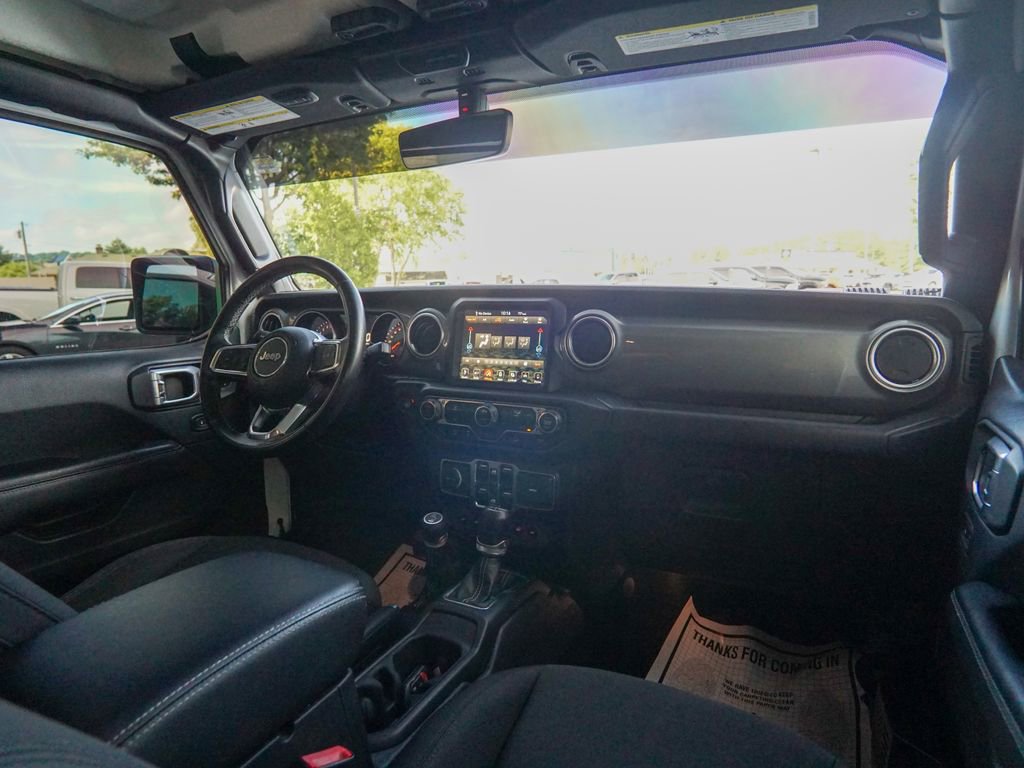 Used 2018 Jeep Wrangler Unlimited Sahara w/ Uconnect 4C Nav & Sound Group AWD/4WD image 17