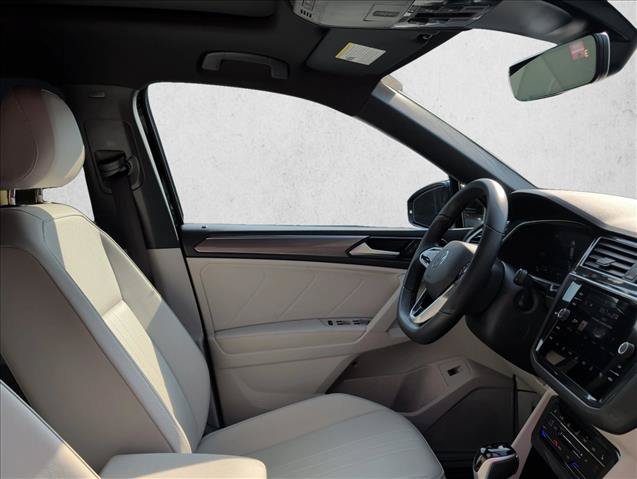 Used 2024 Volkswagen Tiguan SE R-Line FWD image 25