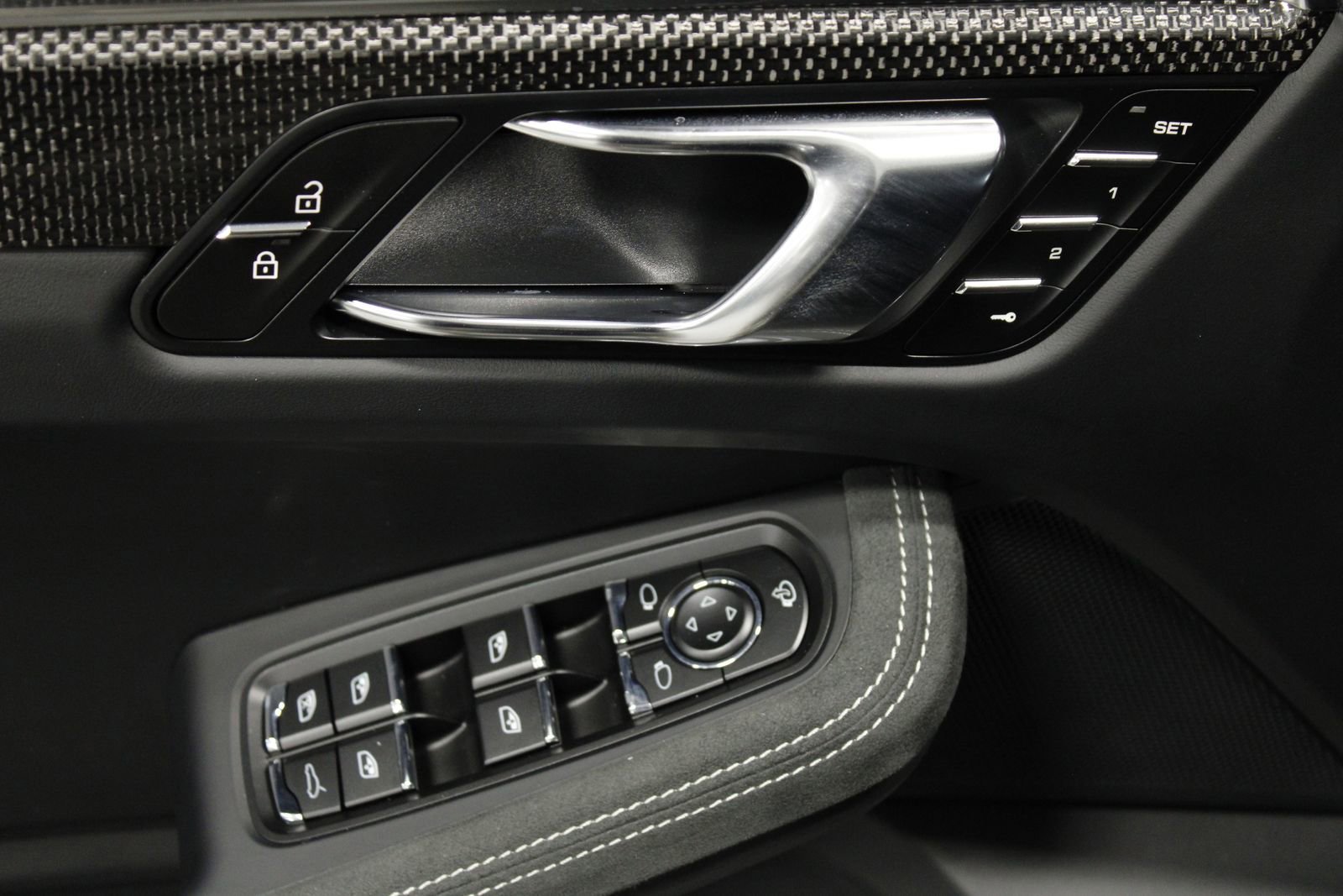 Certified 2025 Porsche Macan GTS image 29