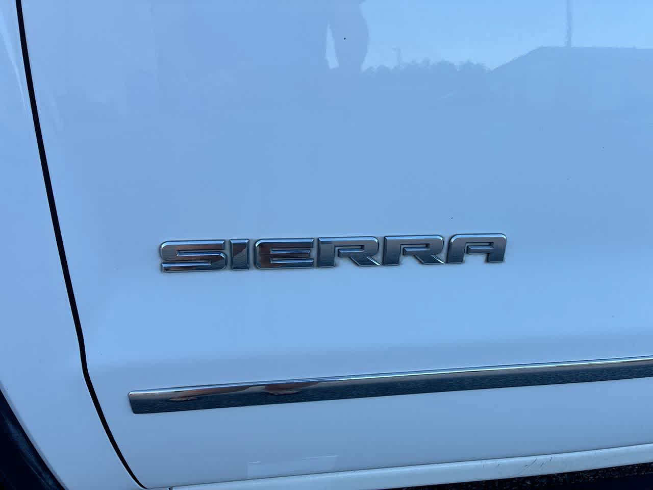 Used 2015 GMC Sierra 1500 SLT w/ SLT Crew Cab Value Package AWD/4WD image 30
