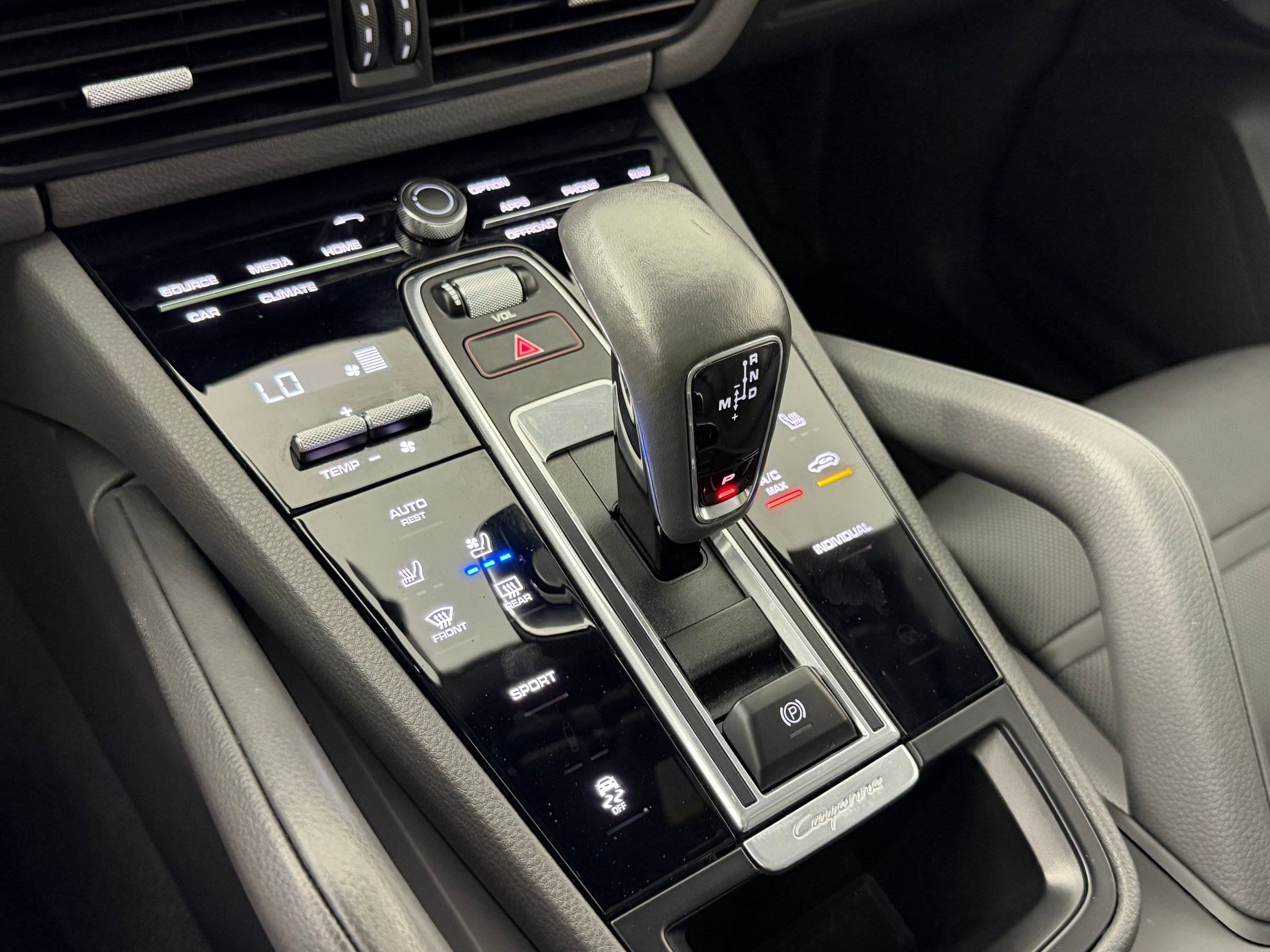 Used 2022 Porsche Cayenne image 26