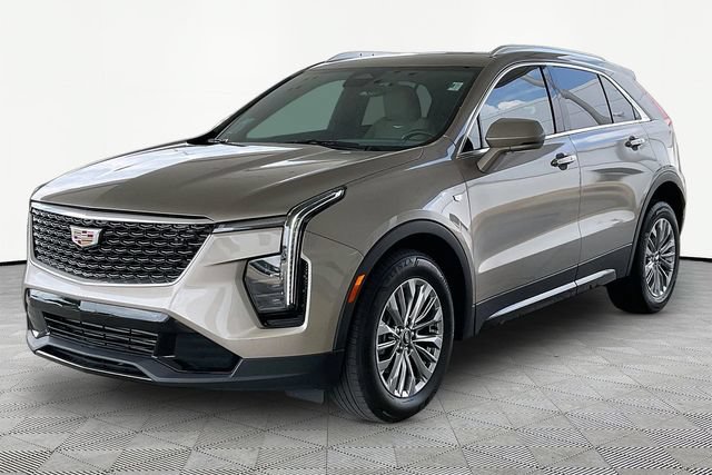 Used 2024 Cadillac XT4 Premium Luxury FWD image 3