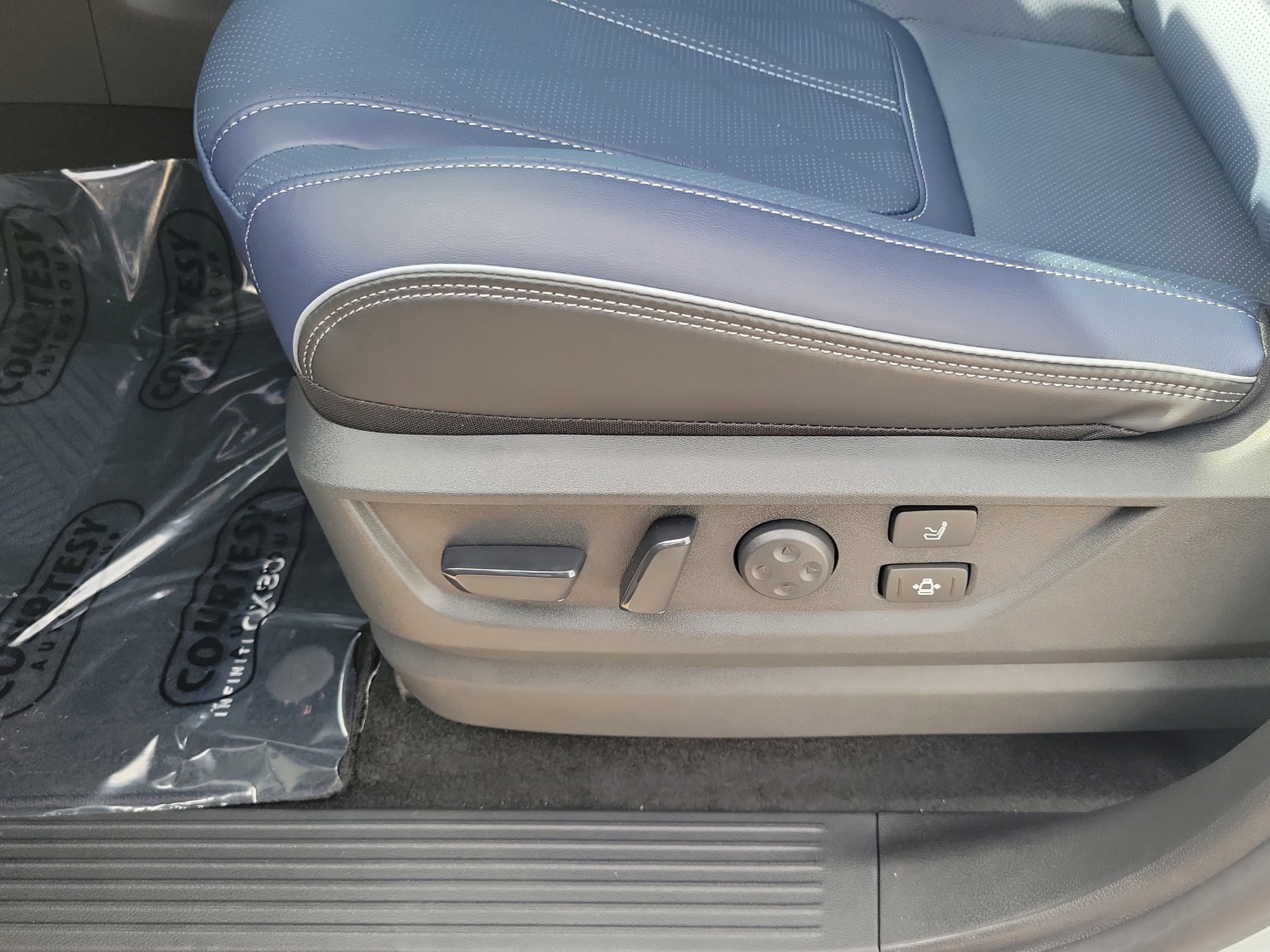 Certified 2026 INFINITI QX80 4WD w/ Sport Exterior Package image 21