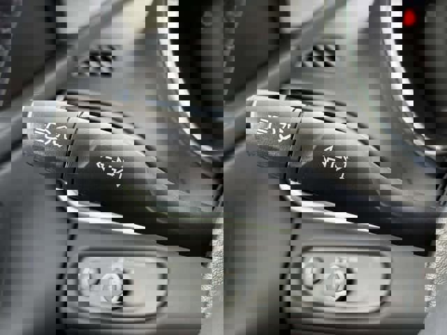 Used 2018 Chevrolet Volt Premier FWD image 18