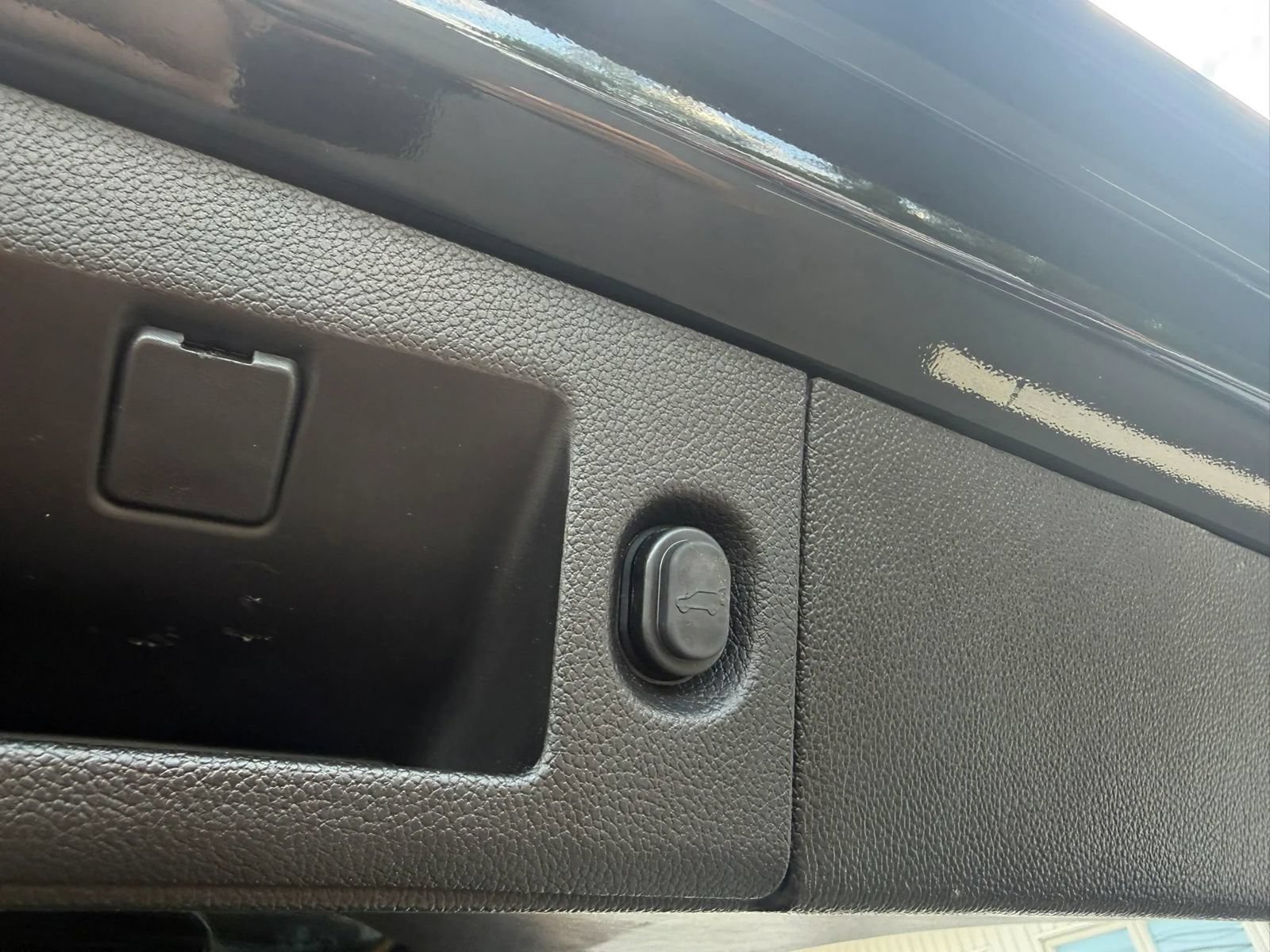 Used 2019 Chevrolet Suburban LT AWD/4WD image 39