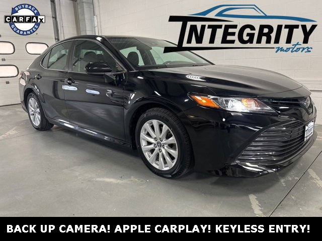 Used 2019 Toyota Camry LE image 1