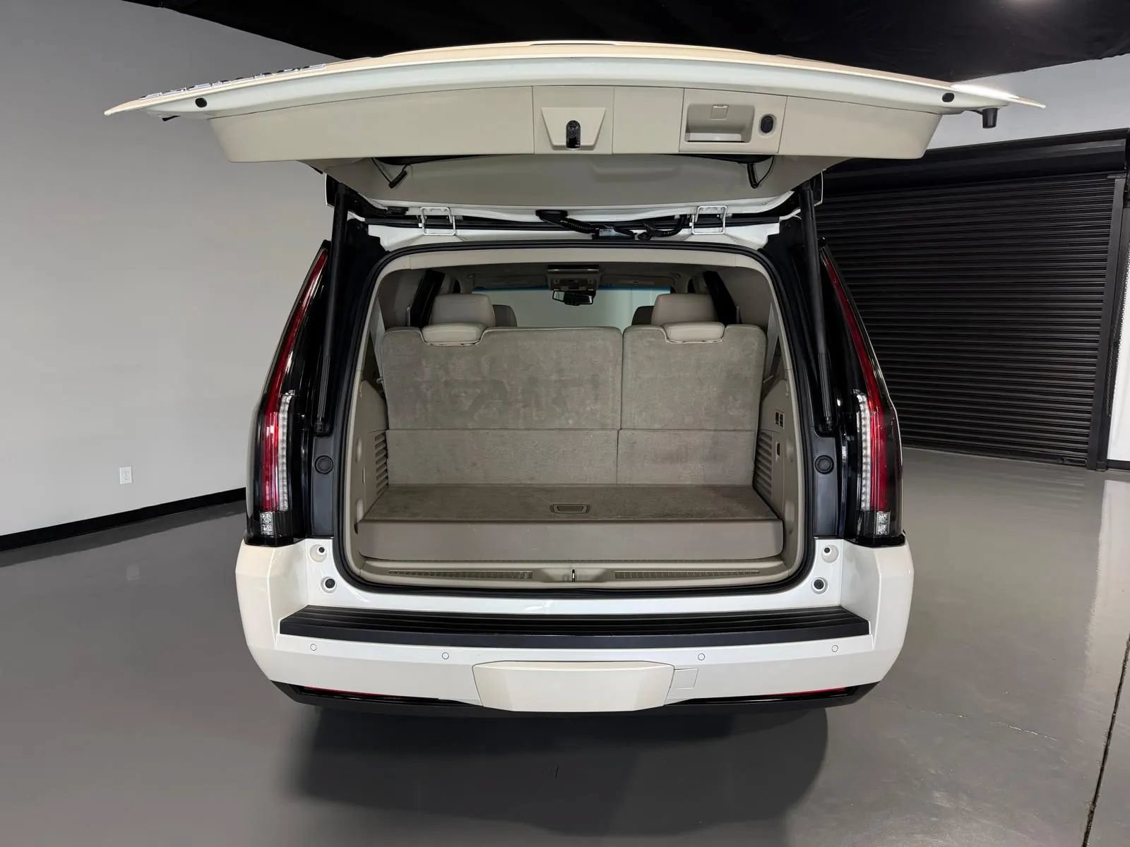 Used 2015 Cadillac Escalade Premium AWD/4WD image 11