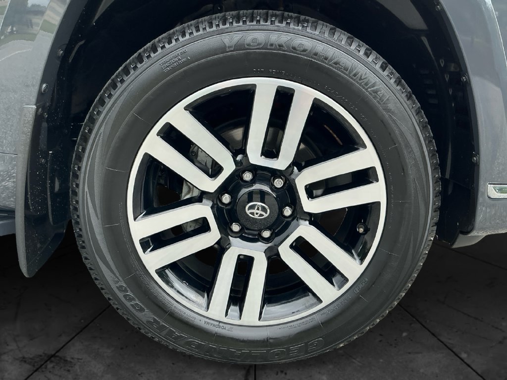 Used 2024 Toyota 4Runner Limited AWD/4WD image 15