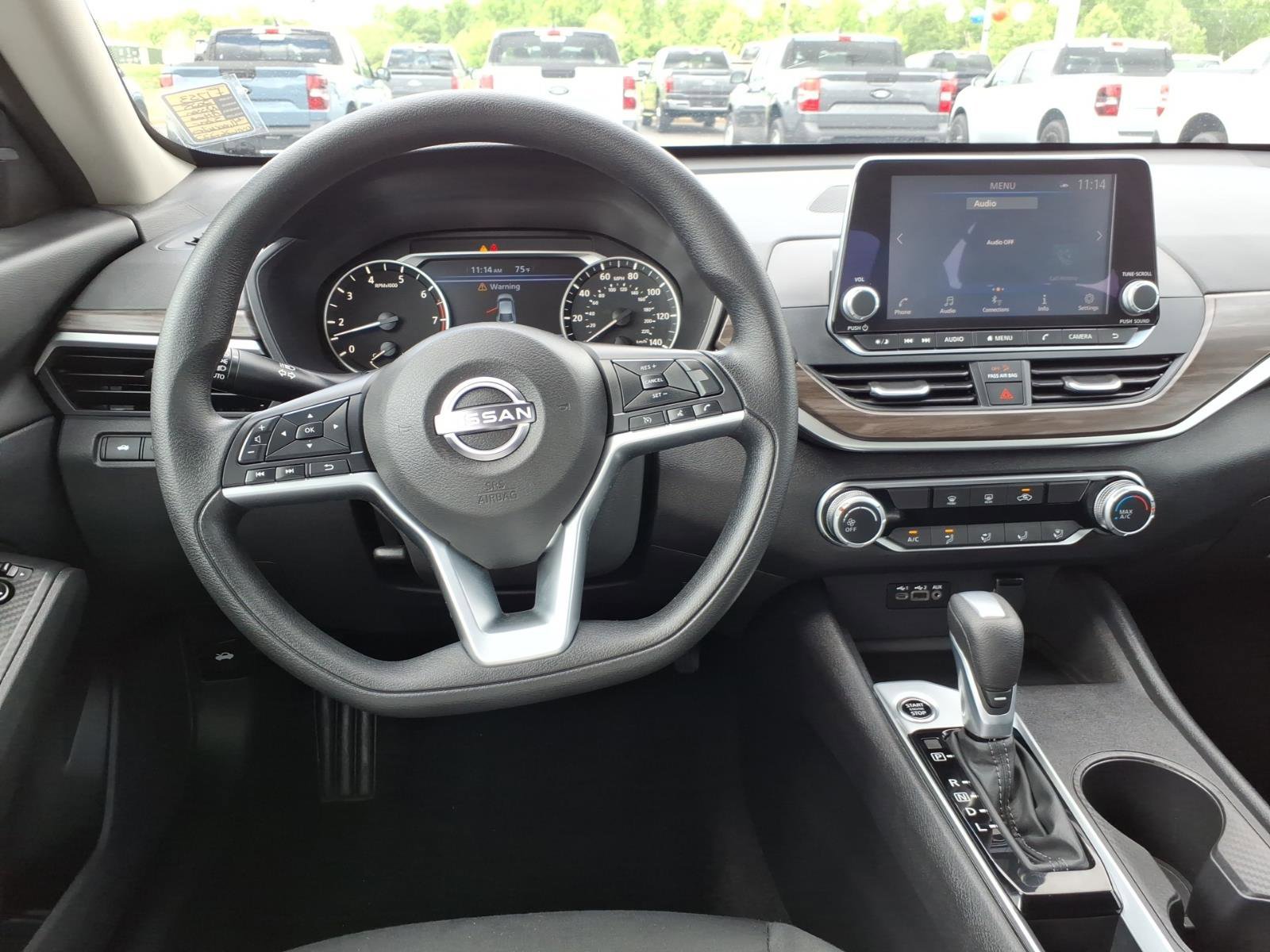 Used 2025 Nissan Altima 2.5 SV FWD image 8