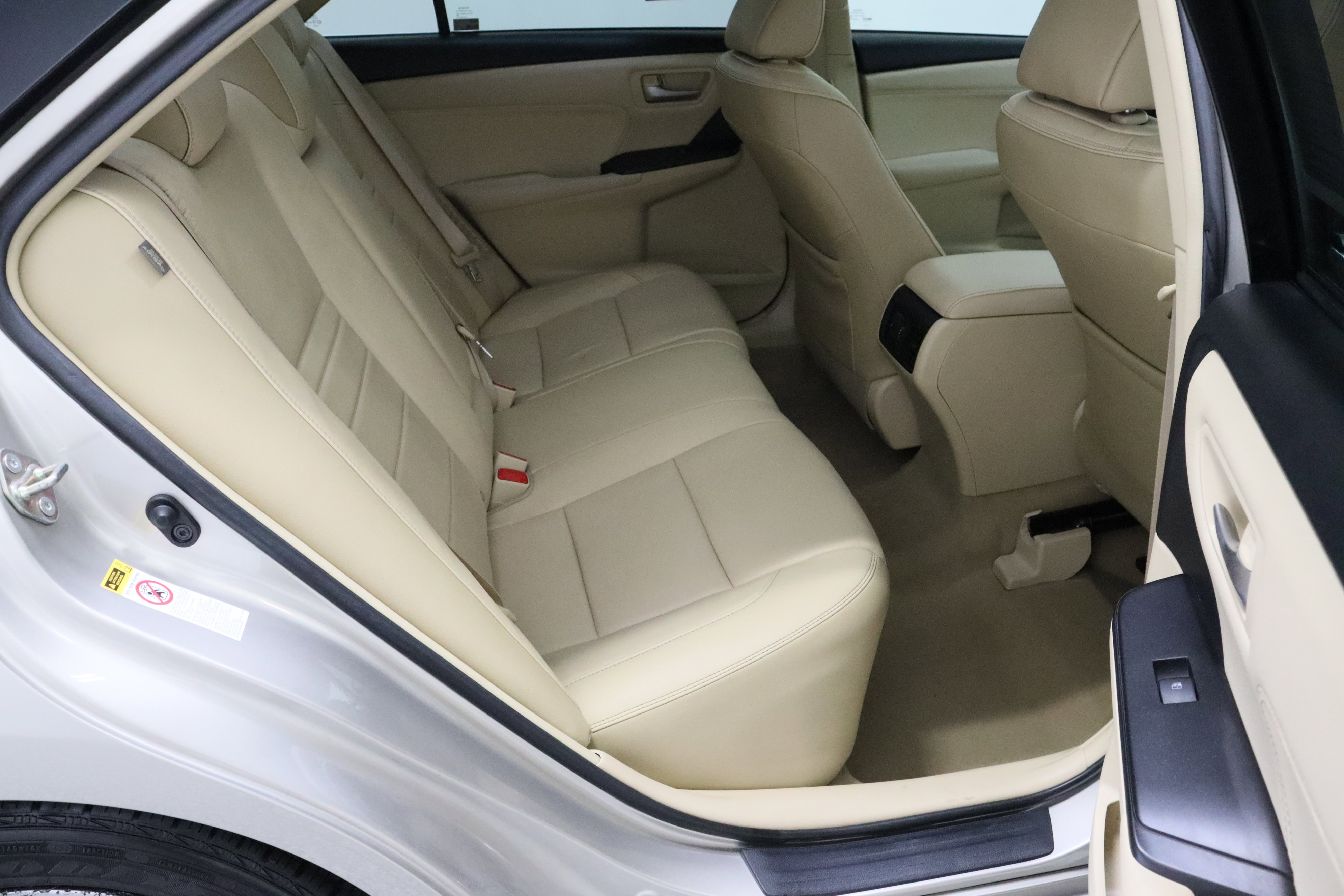 Used 2017 Toyota Camry XLE w/ Moonroof Package FWD image 36