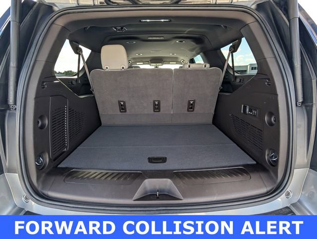 Used 2022 Chevrolet Suburban LT w/ Luxury Package image 9