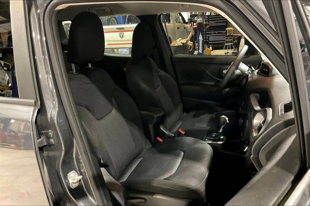 Used 2023 Jeep Renegade Latitude image 7