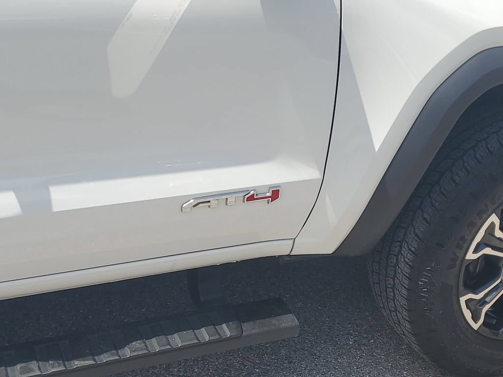 Certified 2025 GMC Canyon AT4 AWD/4WD image 8