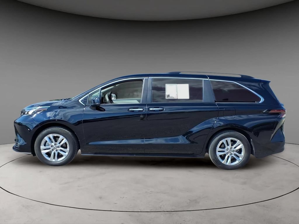 Used 2026 Toyota Sienna XLE AWD/4WD image 2