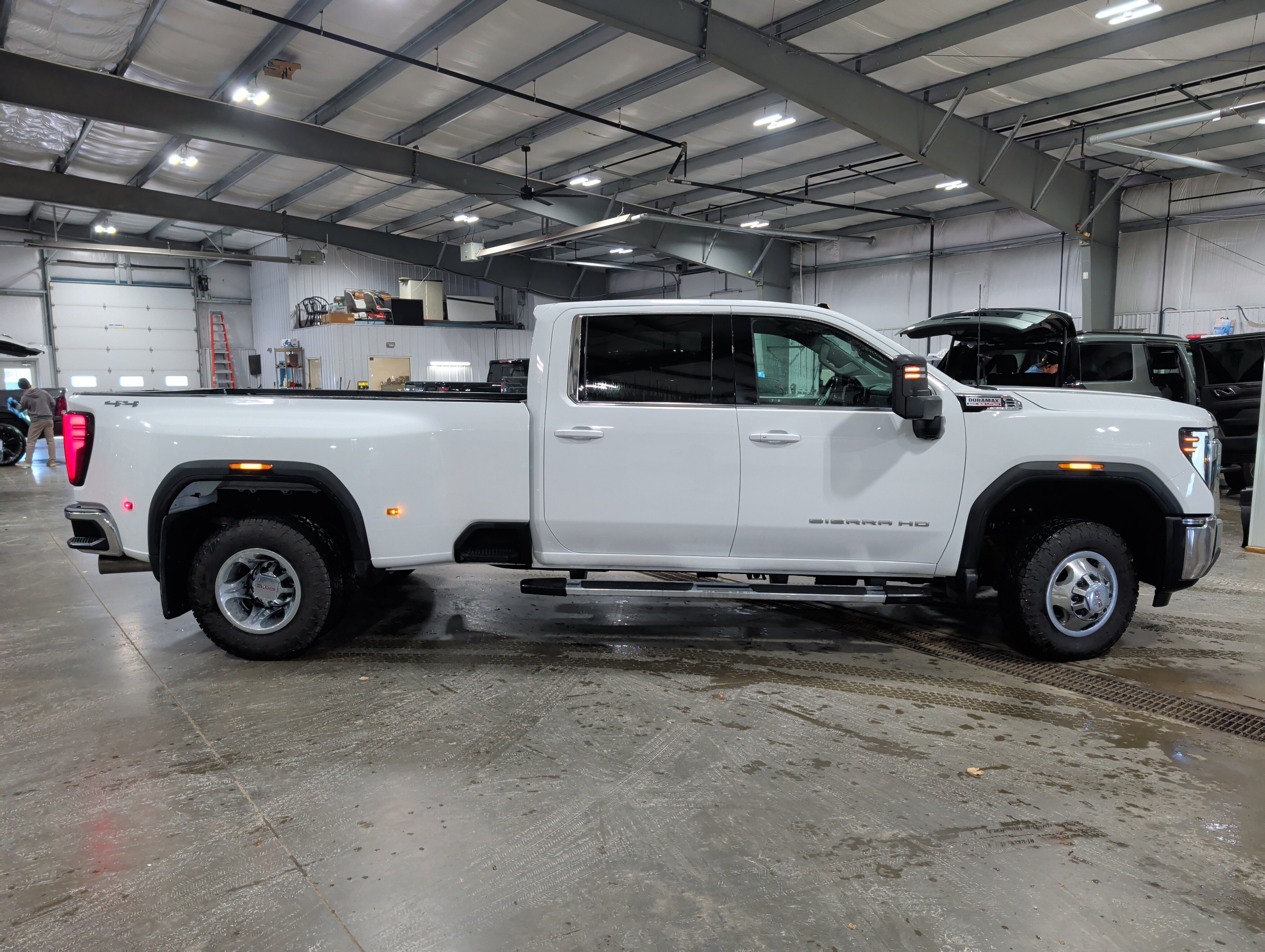 Used 2024 GMC Sierra 3500 SLE image 2