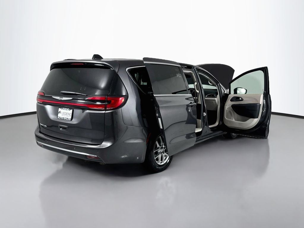 Used 2023 Chrysler Pacifica Touring-L FWD image 22