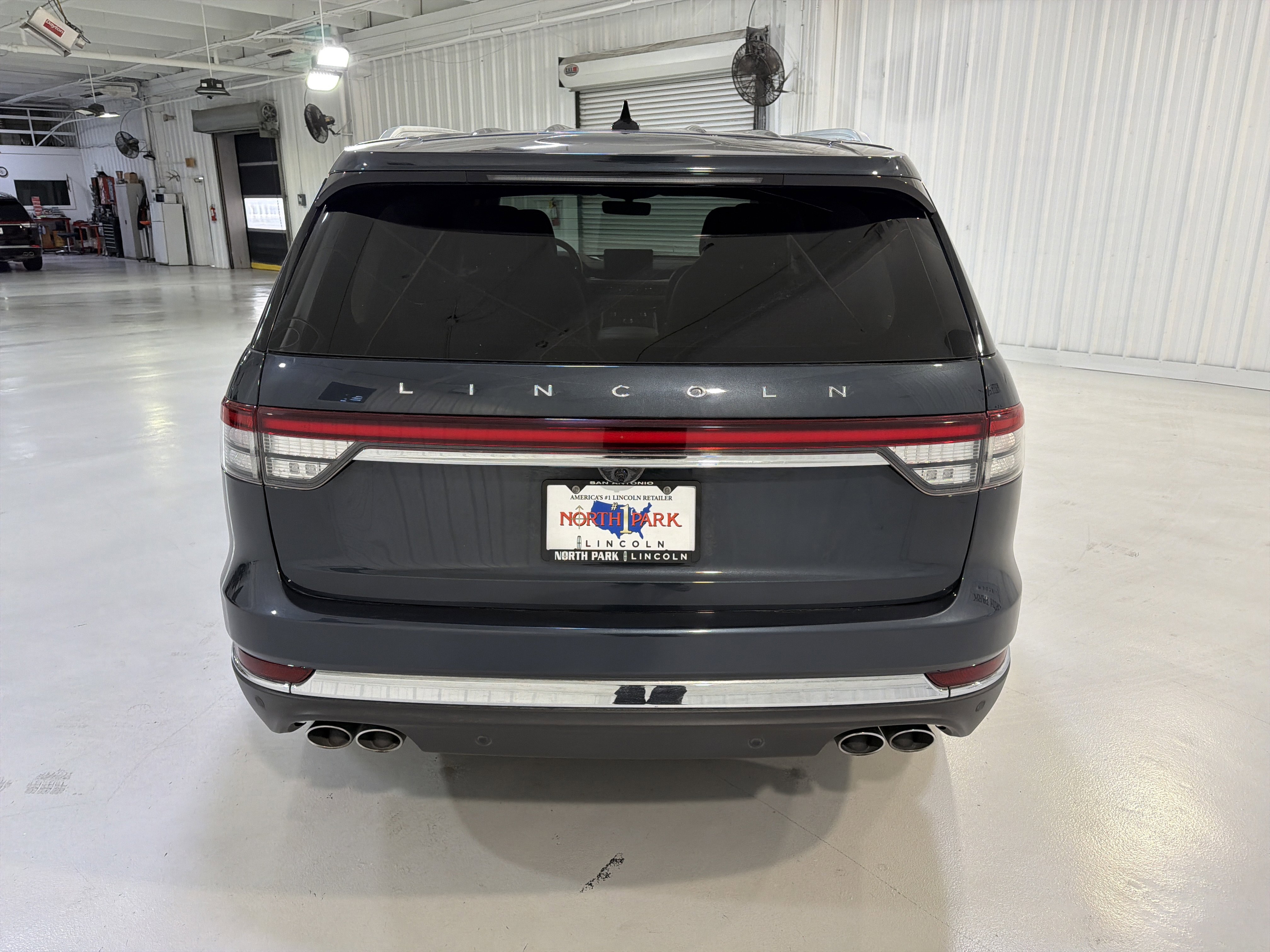 Used 2022 Lincoln Aviator Reserve w/ Equipment Group 201A AWD/4WD image 4