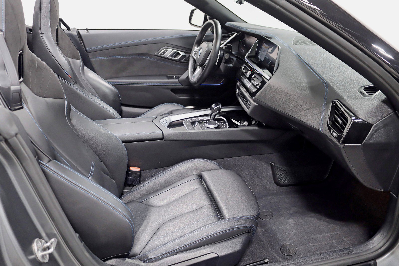 Used 2021 BMW Z4 M40i w/ Executive Package RWD image 32