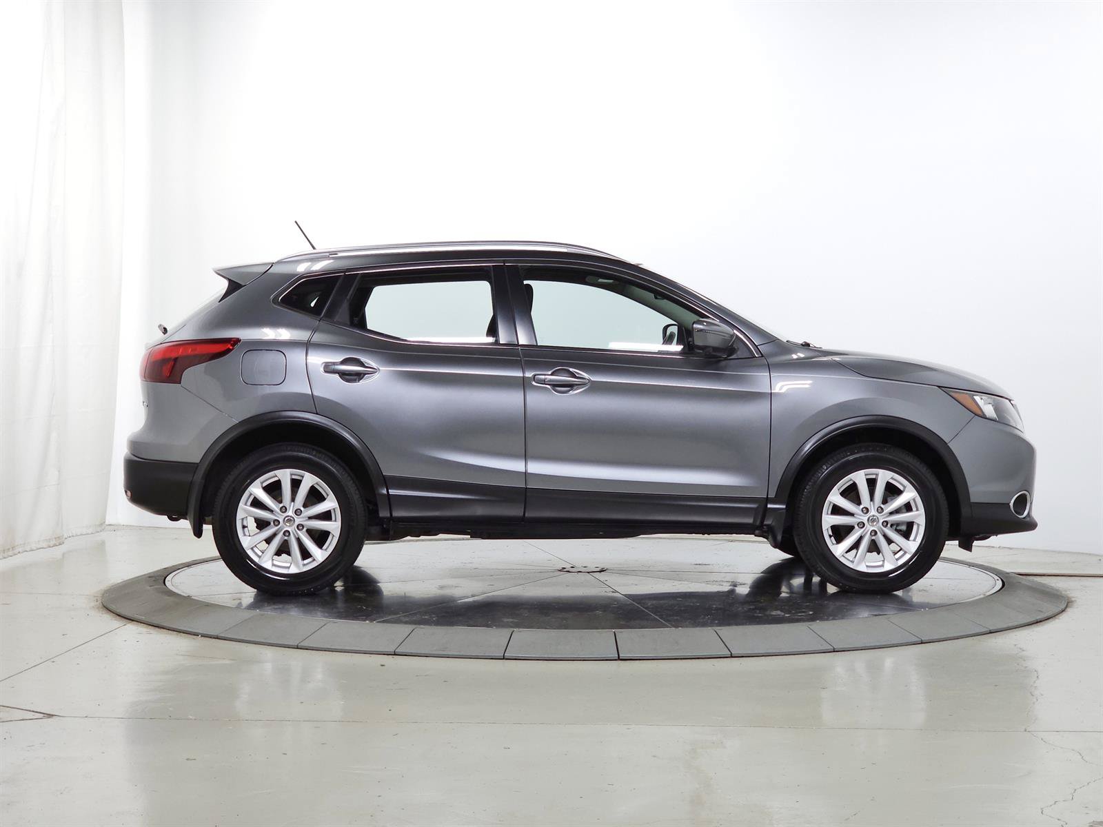 Used 2018 Nissan Rogue Sport SV w/ SV Technology Package AWD/4WD image 9