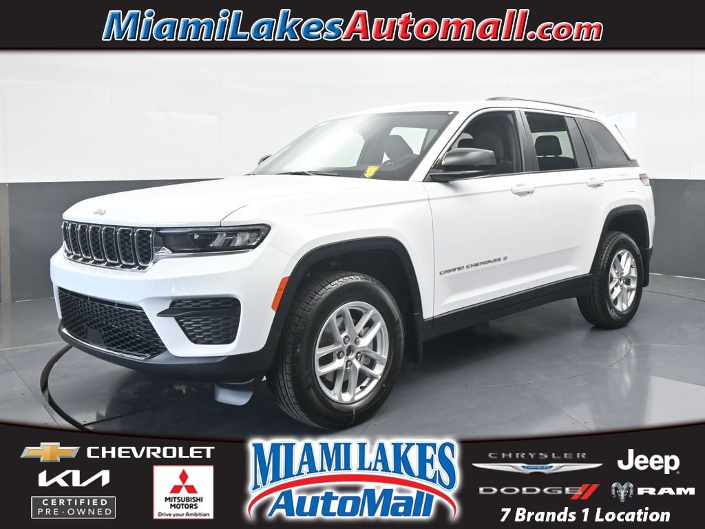 Used 2025 Jeep Grand Cherokee Laredo X RWD image 1