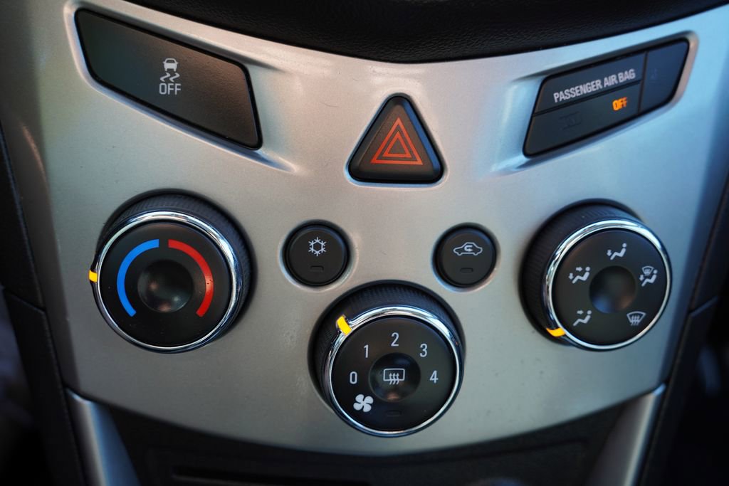 Used 2016 Chevrolet Trax LT w/ LT Sun and Sound Package FWD image 25