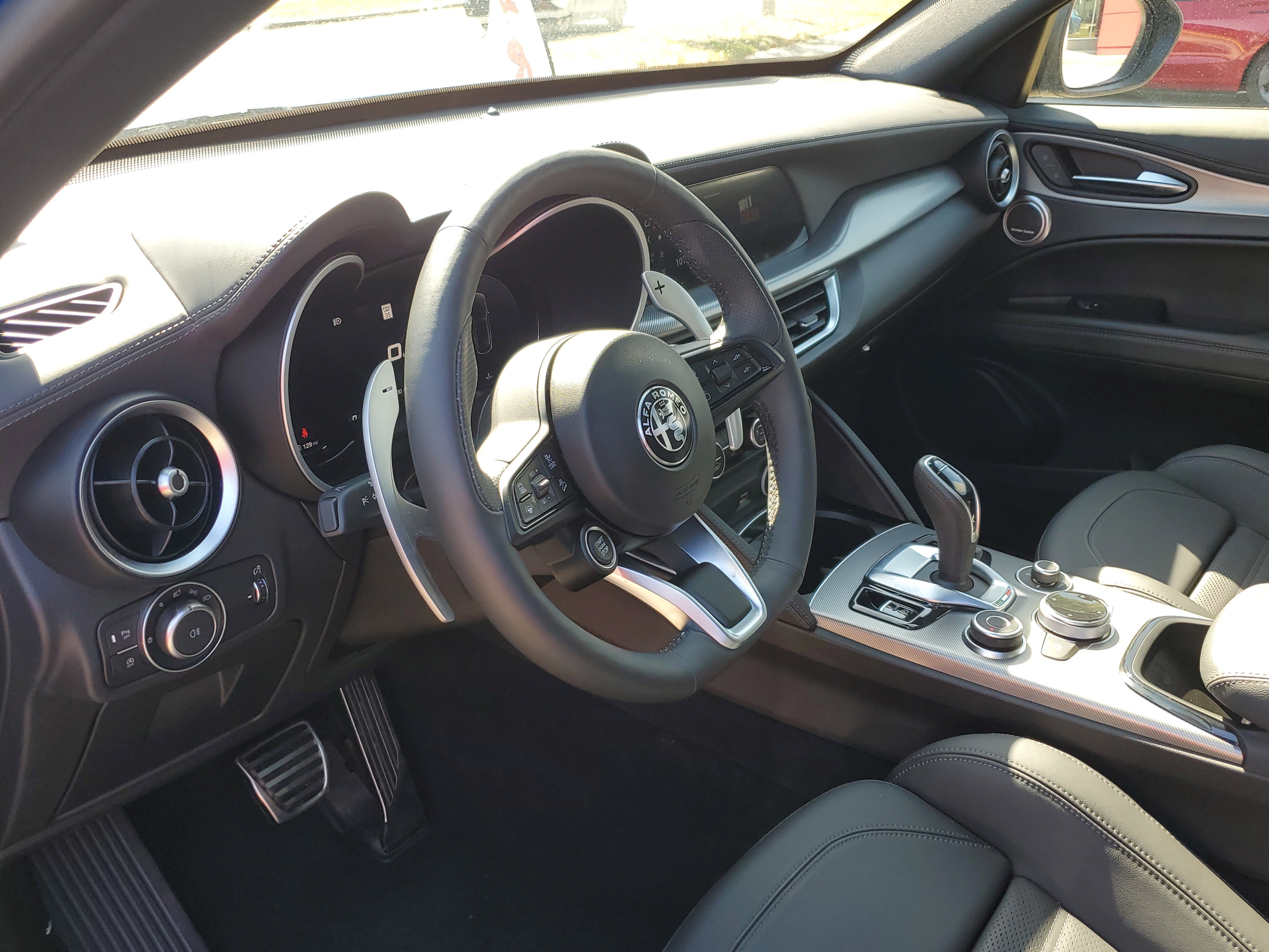 Used 2024 Alfa Romeo Stelvio Veloce image 11