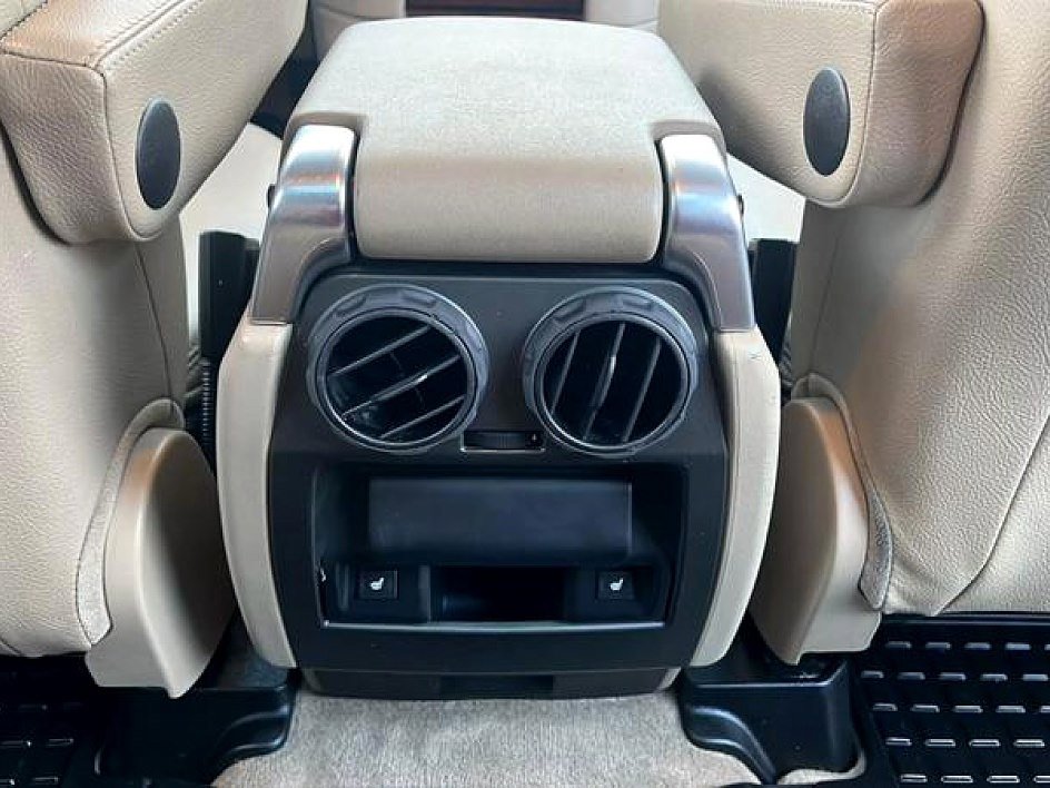 Used 2016 Land Rover LR4 HSE image 17