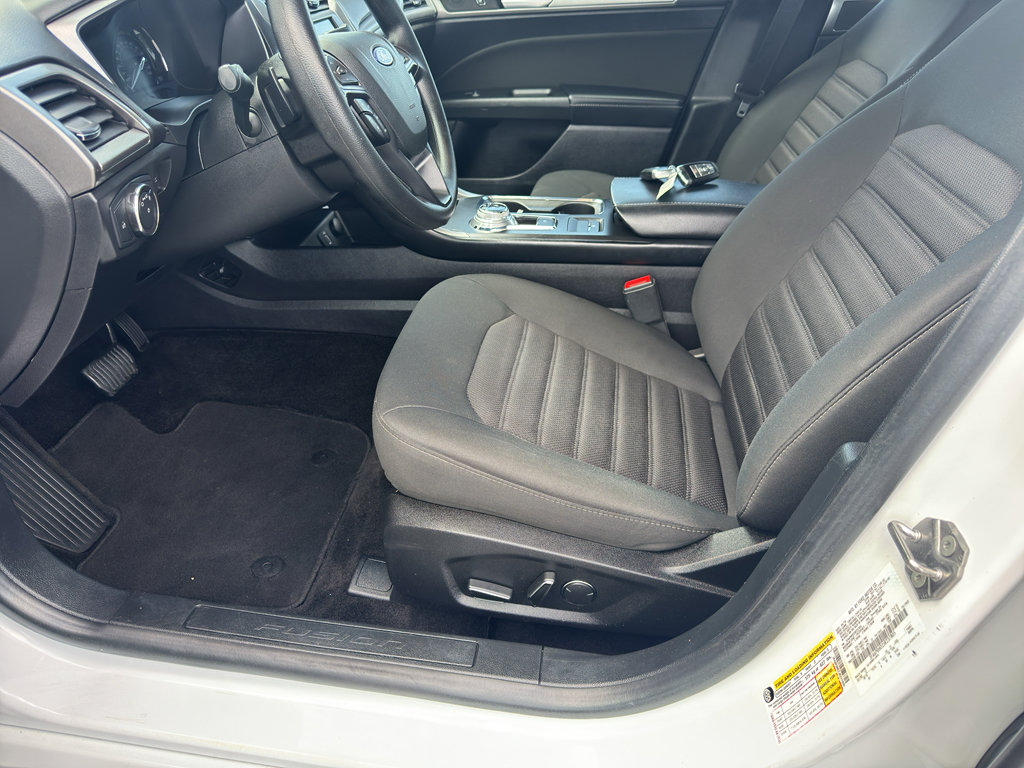 Used 2018 Ford Fusion SE w/ Fusion SE Technology Package FWD image 15