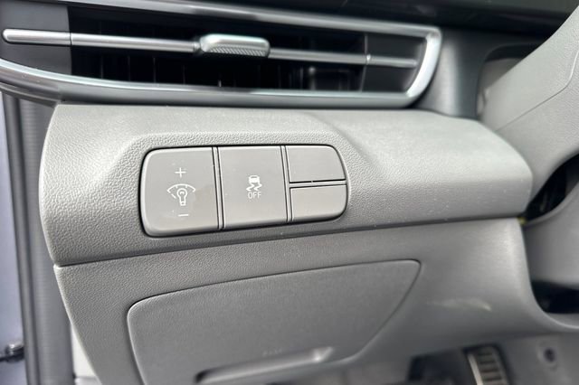 Used 2025 Hyundai Elantra Sport FWD image 35