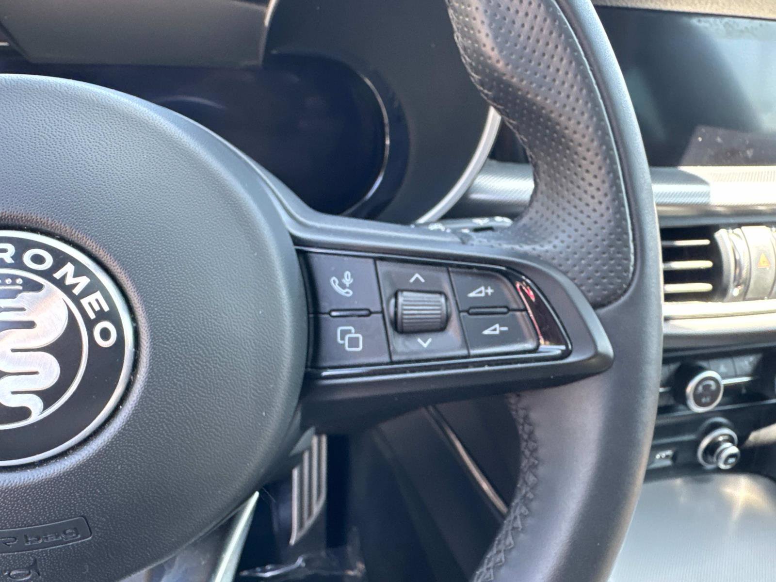 Used 2024 Alfa Romeo Stelvio Ti image 19