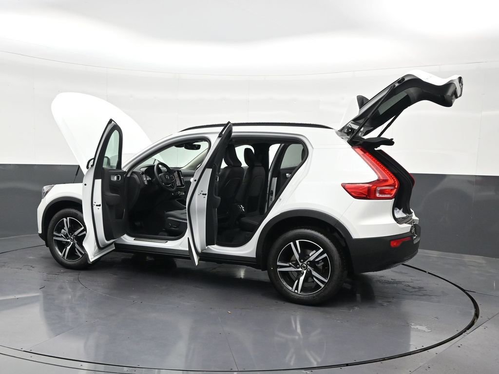New 2026 Volvo XC40 B4 Core FWD image 32