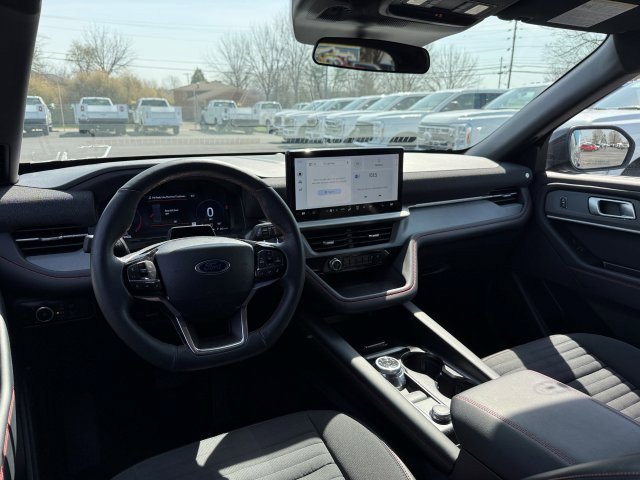 Used 2025 Ford Explorer ST-Line w/ ST-Line Street Pack AWD/4WD image 17