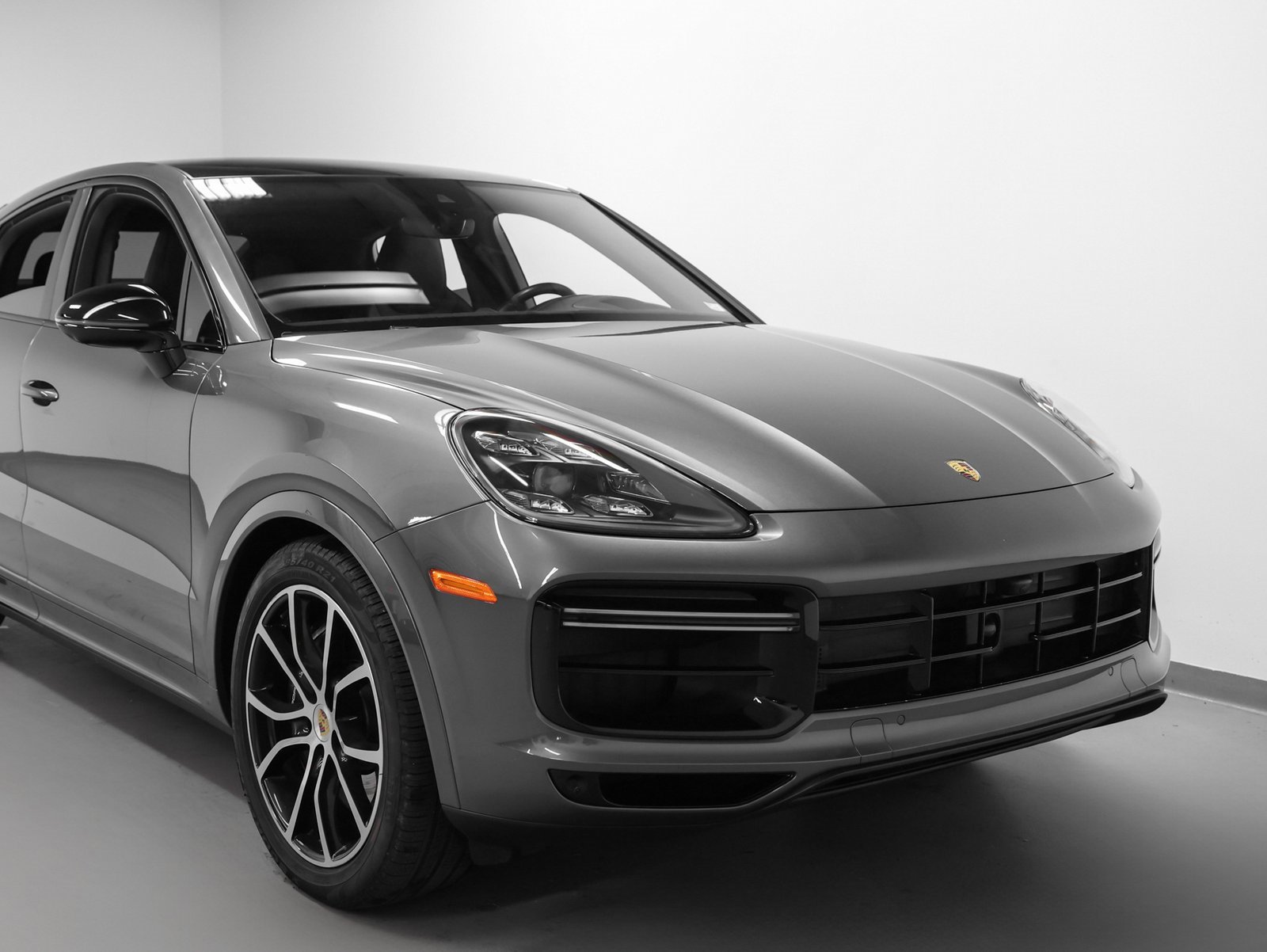 Used 2021 Porsche Cayenne Turbo image 9