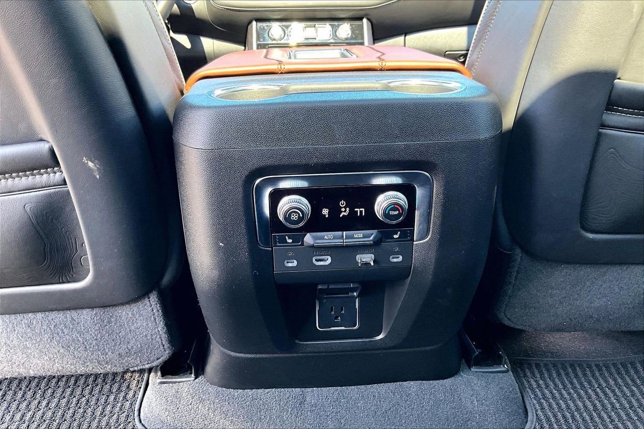 Used 2023 GMC Yukon Denali Ultimate image 17